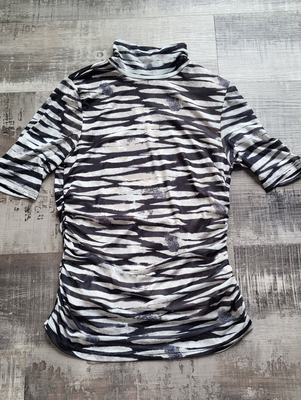 Cable & Gauge Mesh Top Medium Animal Print Ruched Mock Neck Sheer Stretch Mob